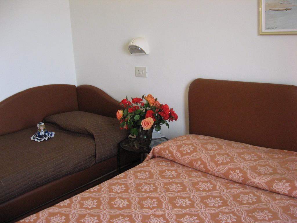 Hotel Rosati Rimini Værelse billede